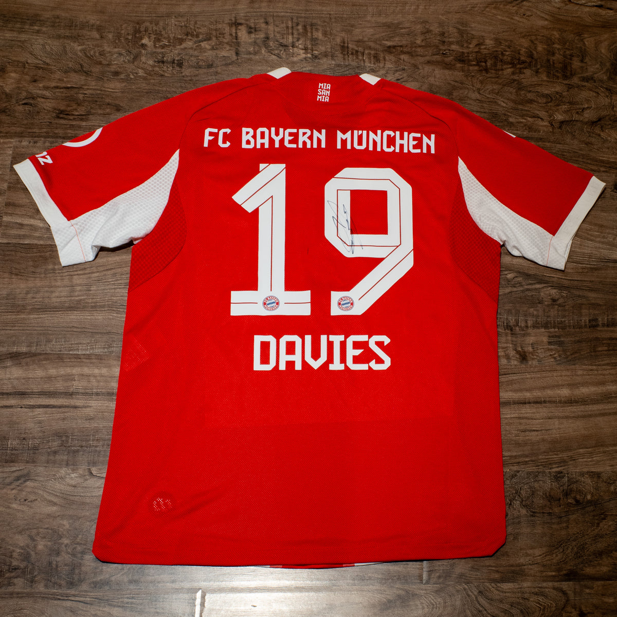 Adidas Bayern München Alphonso Davies #19 2025-26 Home Player Issued Signed Jersey - M