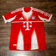 Adidas Bayern München Alphonso Davies #19 2025-26 Home Player Issued Signed Jersey - M