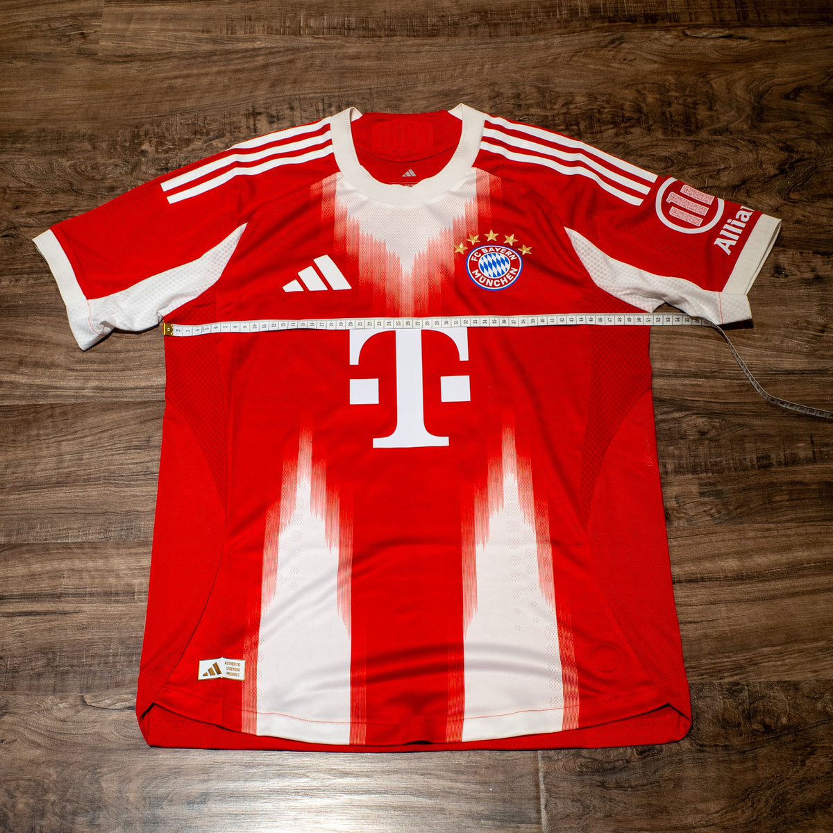 Adidas Bayern München Alphonso Davies #19 2025-26 Home Player Issued Signed Jersey - M